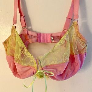 Italian Verdissima feminine chantilly underwire bra in great condition. 36C/D